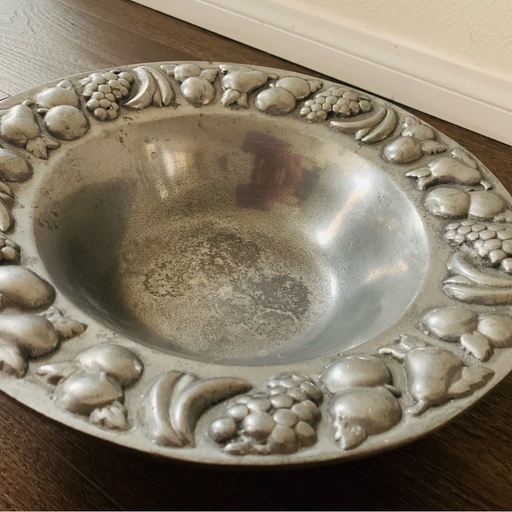 Vintage large aluminum bowl - Picture 3 of 9